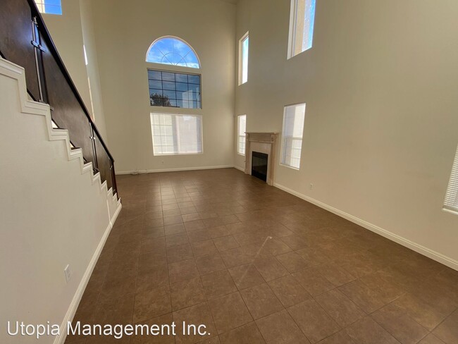 Building Photo - 4 br, 3 bath House - 2135 E. Nugent St.