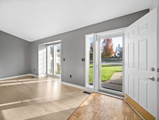 Foto del edificio - Spacious Home with Fenced Yard & Garage – ...