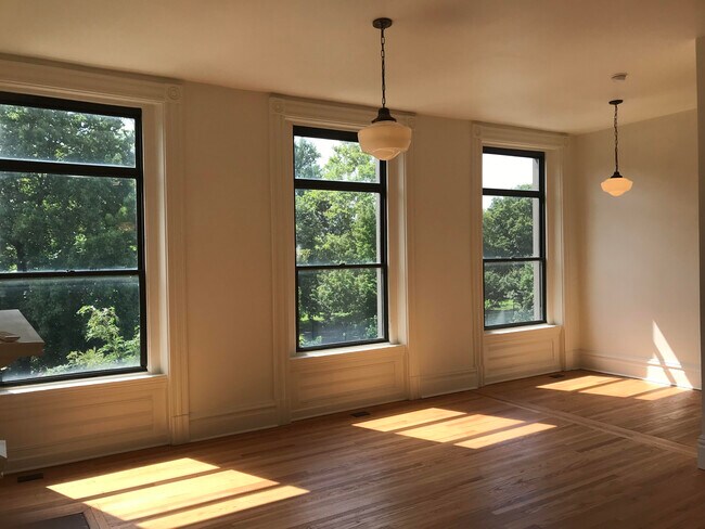 Front Room - 818 Cedar Ave