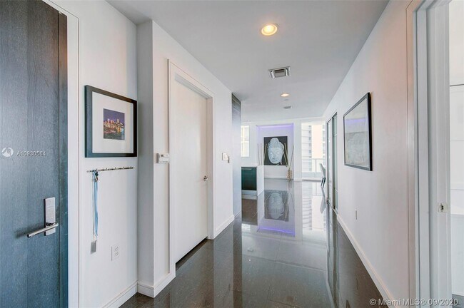 Foto del edificio - 900 Biscayne Blvd