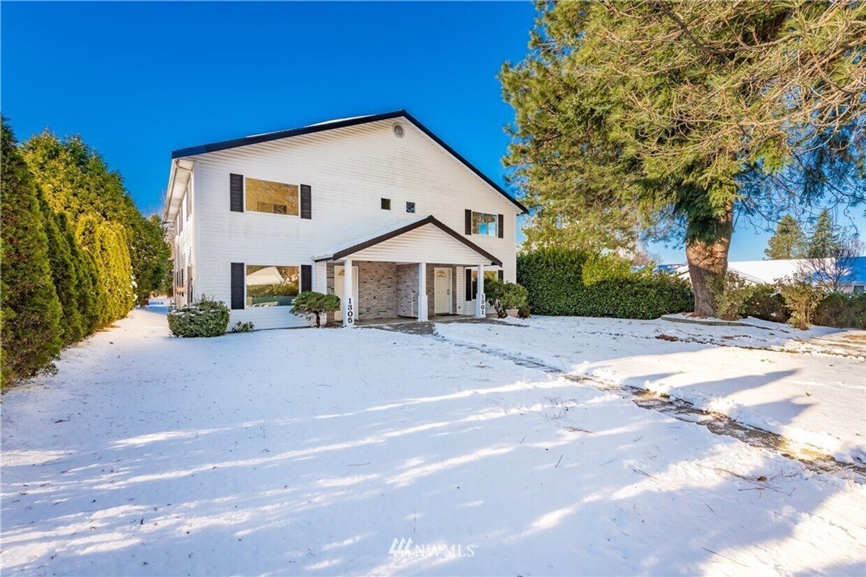 Foto principal - 3 Bedroom Townhouse in Beautiful Blaine!