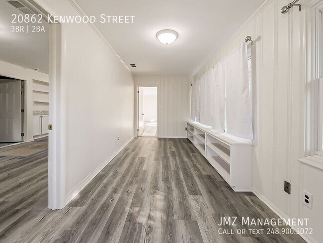 Building Photo - 20862 Kenwood St