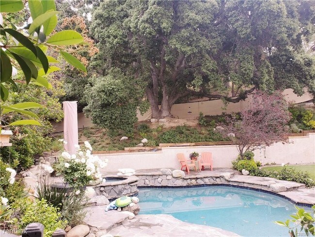 Foto del edificio - 4248 Old Topanga Canyon Rd