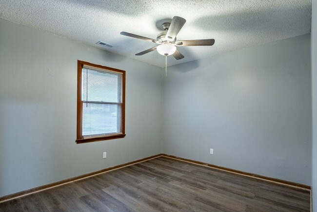 Building Photo - 1700 SW Central Park Ave