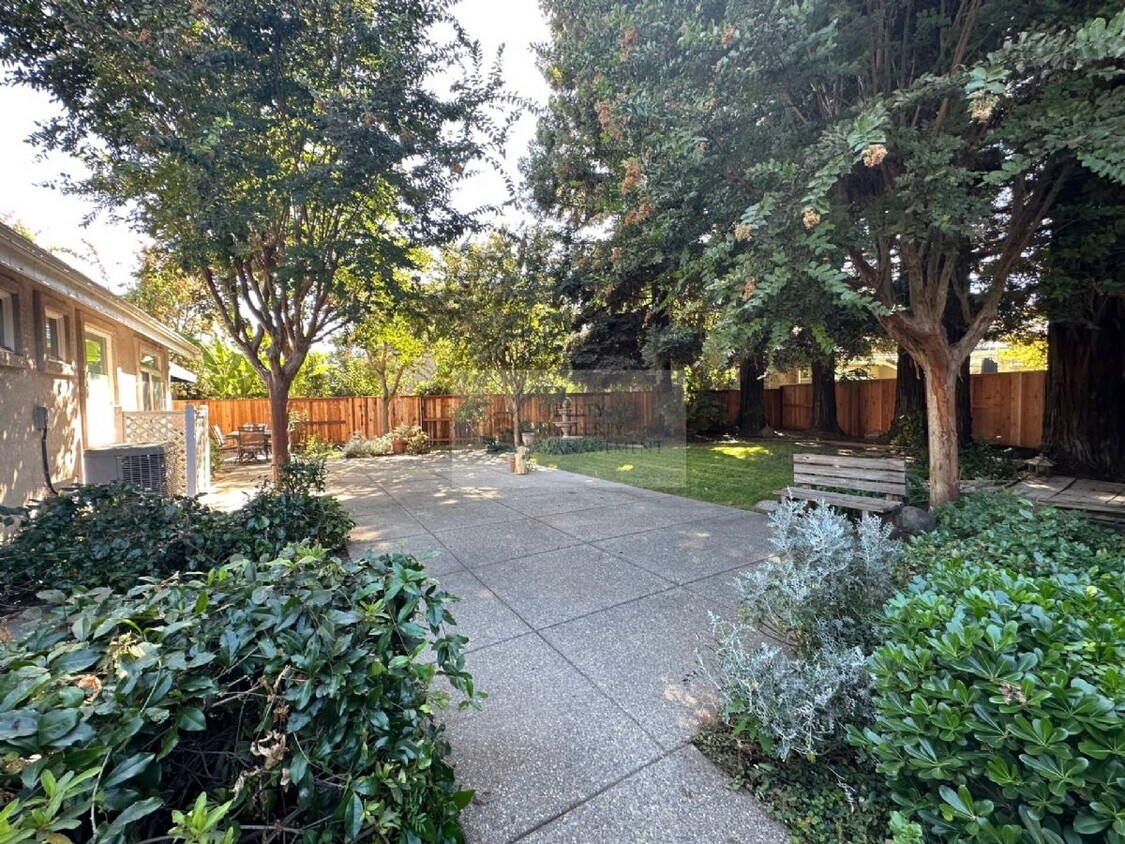 Foto del edificio - 3822 Brook Valley Cir