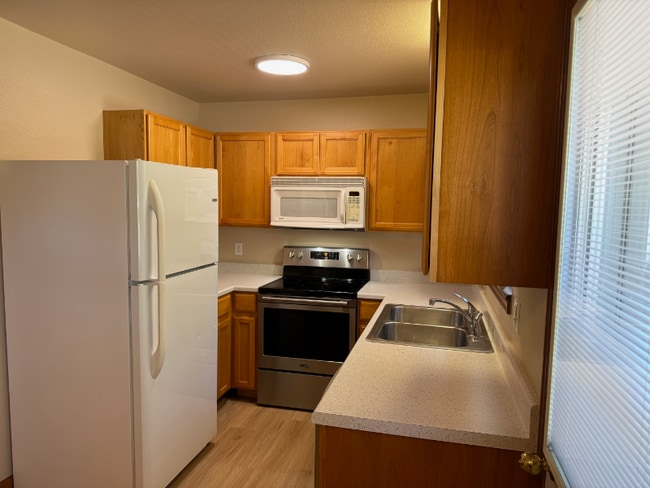 Building Photo - 3843 Capitol Dr