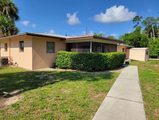 Foto del edificio - 2215 E 6th St