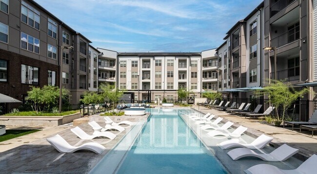 Building Photo - 16717 Westpark Dr