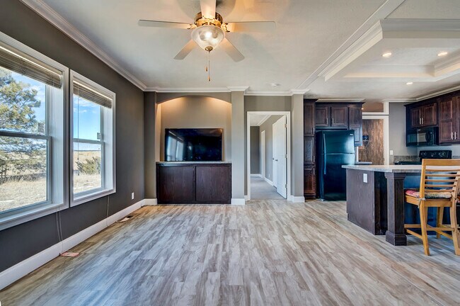Foto del edificio - 13380 Log Rd