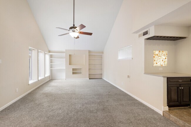 Building Photo - 14126 Saddlebend Dr