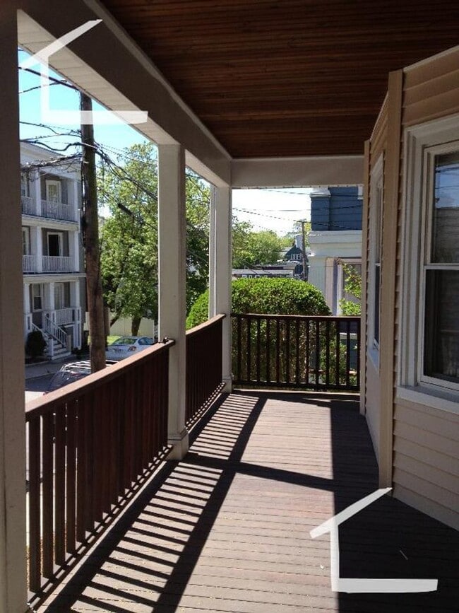 Building Photo - Charming 5 Bedroom-No Broker Fee