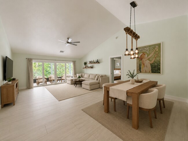 Building Photo - Beautifully updated home move-in ready home in Jupiter Heights