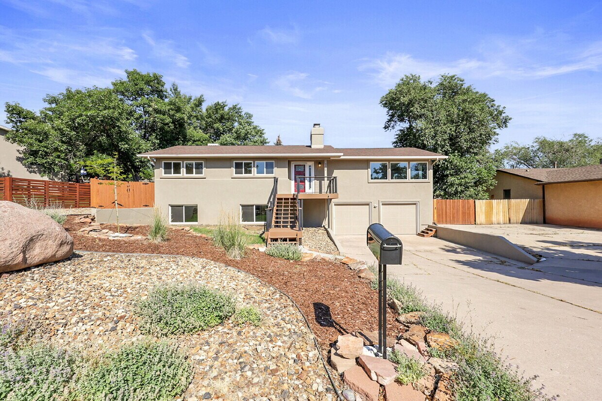 Primary Photo - $3,750, 4-Bed, 3-Bath Updated Home in Mani...