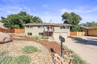 Building Photo - 332 Crystal Hills Blvd
