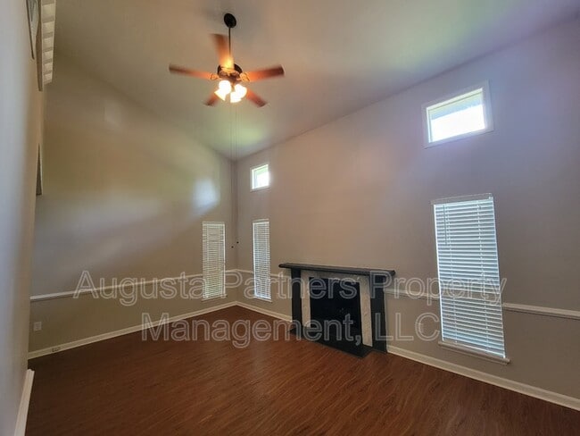 Building Photo - 2612 Fox Ct