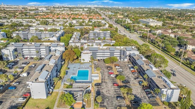 Foto del edificio - 110 Fontainebleau Blvd