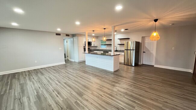 Foto del edificio - 11771-11782 82 Terrace N