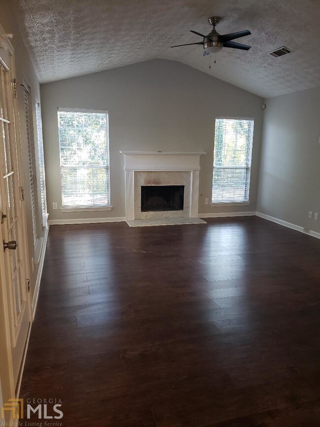 Foto del edificio - 2137 Briar Glen Ln SW