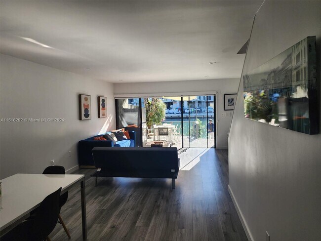 Foto del edificio - 1000 NW N River Dr