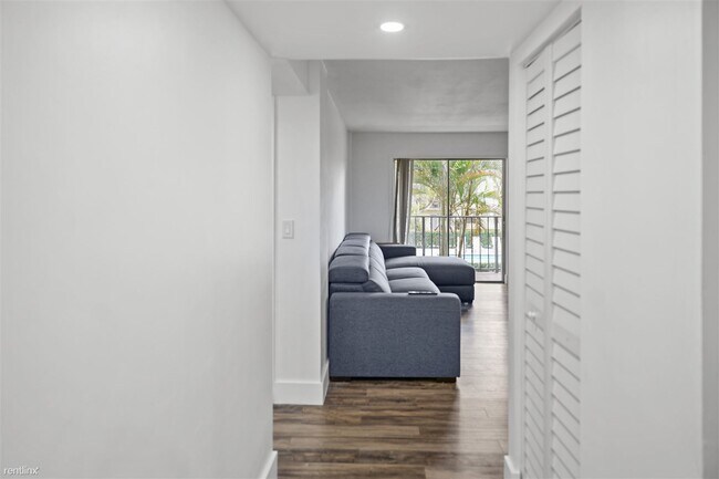 Foto del edificio - 2 br, 2 bath Condo - 14250 SW 62nd St Apt 207