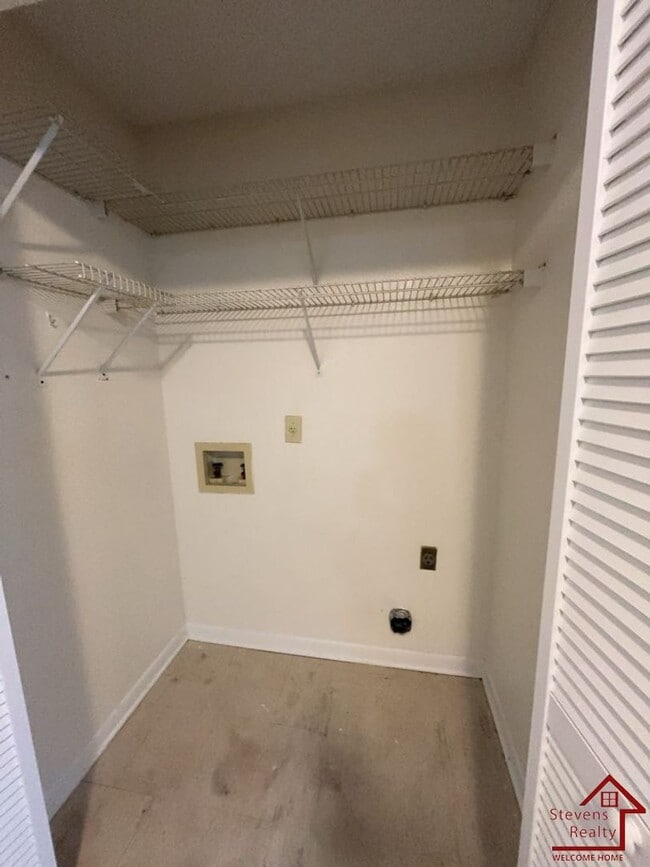 Building Photo - 430 Oriole Dr