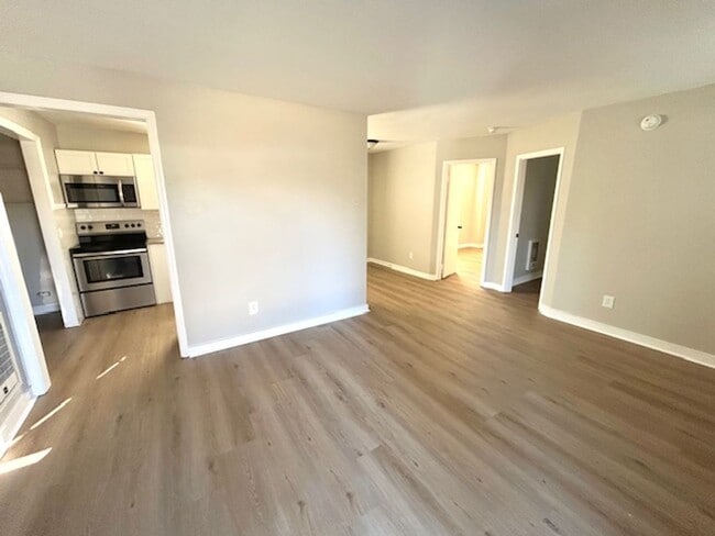 Foto del edificio - 124 Cottonwood Dr