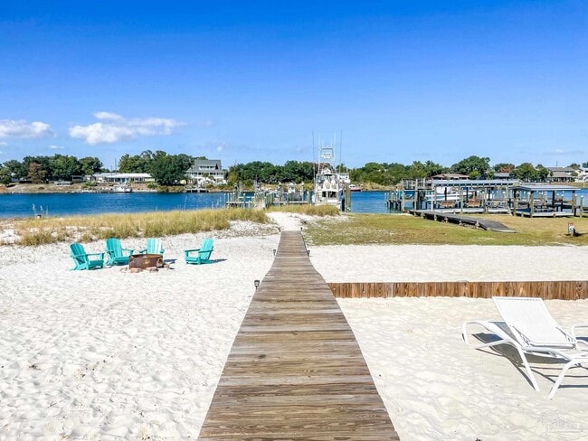 Foto del edificio - 13948 River Rd