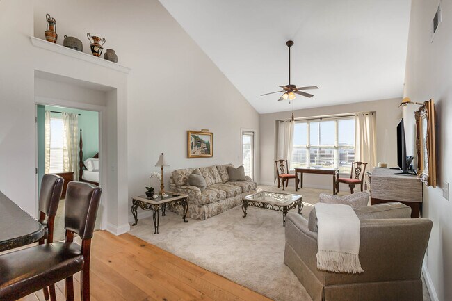 Building Photo - 2000 Newark Ln