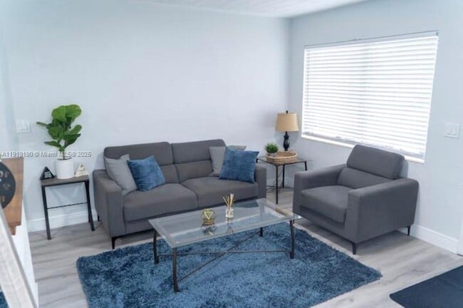 Foto del edificio - 6512 SW 24th St