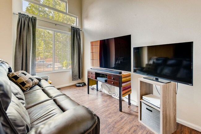 Building Photo - 5260 Paradox Dr