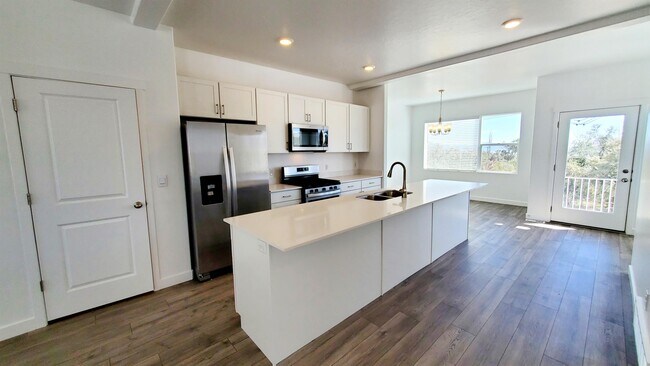 Building Photo - 1043 E Batten Ct