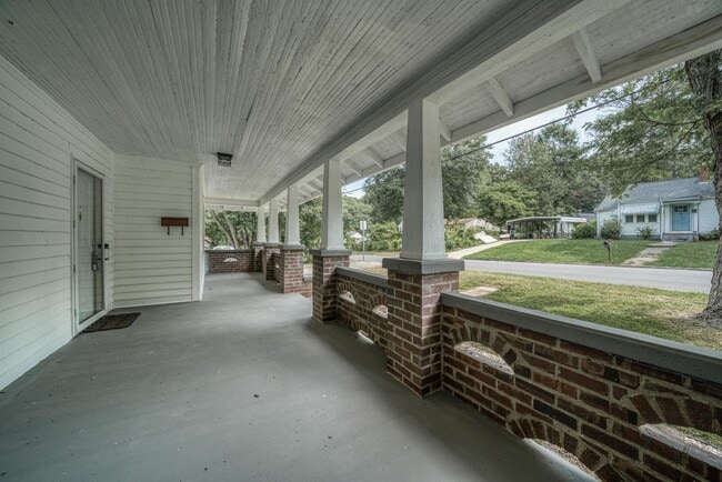 Building Photo - 603 Glenn St