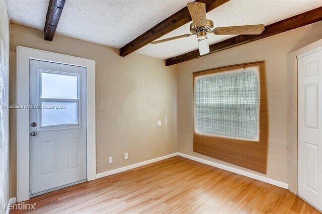 Building Photo - 4 br, 3 bath House - 748 Place