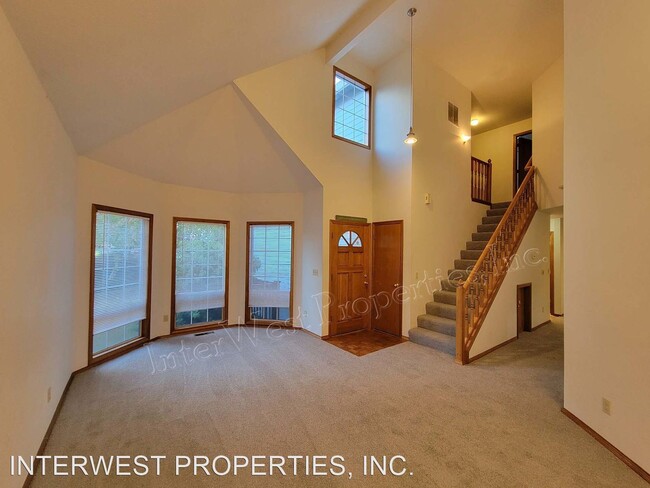 Building Photo - 3 br, 2.5 bath House - 8847 SW 50TH AVE