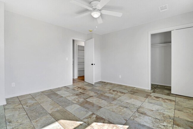 Foto del edificio - 4 BR, 2 BATH townhouse in downtown Charleston, SC.