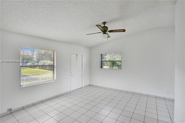 Foto del edificio - 5619 McKinley St