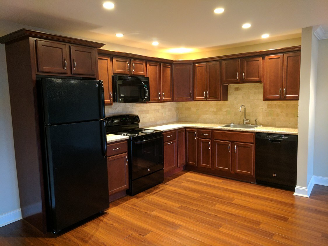 Primary Photo - 1433 Willard Ave