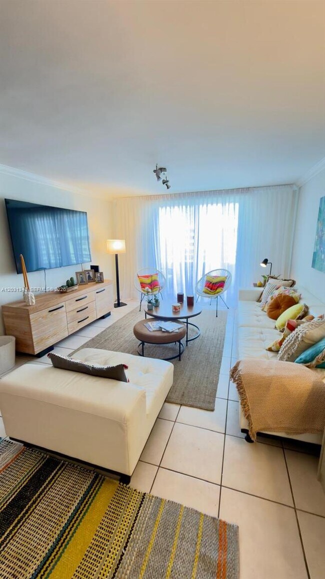 Foto del edificio - 5555 Collins Ave