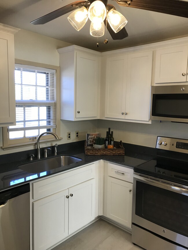 Building Photo - 2229 Churchill Pl