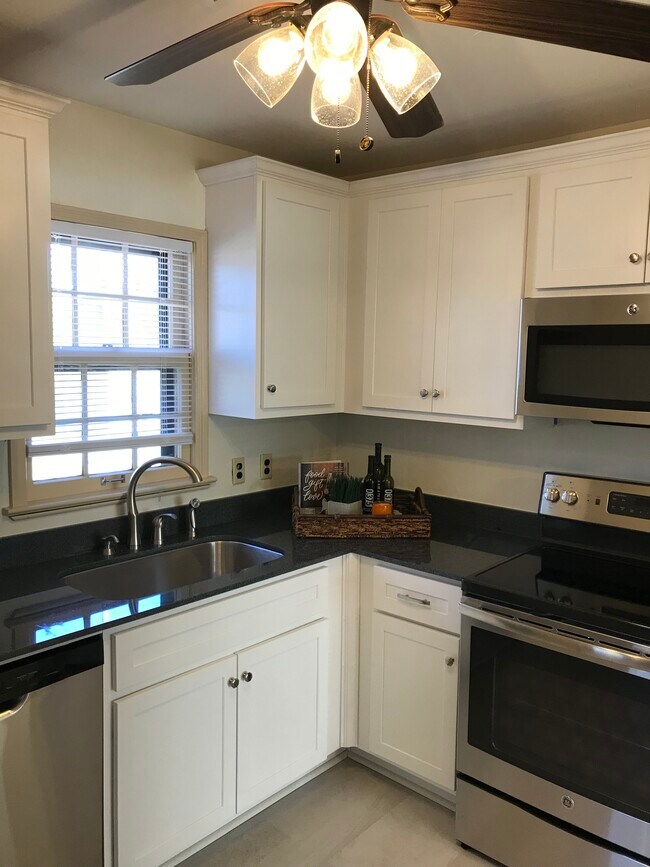 Foto del edificio - 2229 Churchill Pl