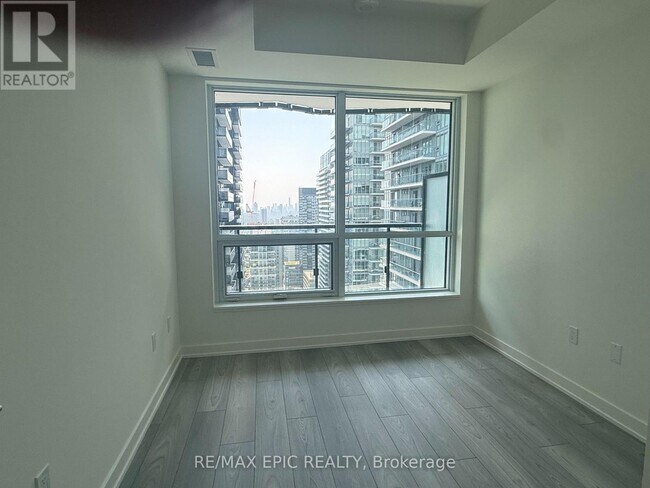 Photo du bâtiment - 110 Broadway Ave