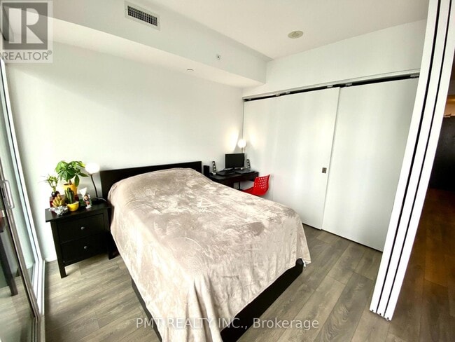 Building Photo - 125 Peter St