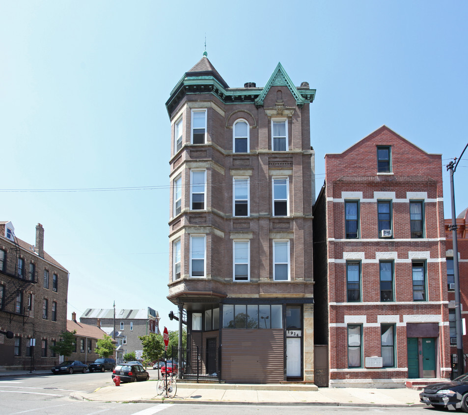 Building Photo - 1924 S Throop St