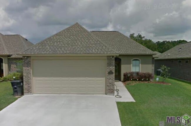 Building Photo - 17025 Glenwood Springs Dr