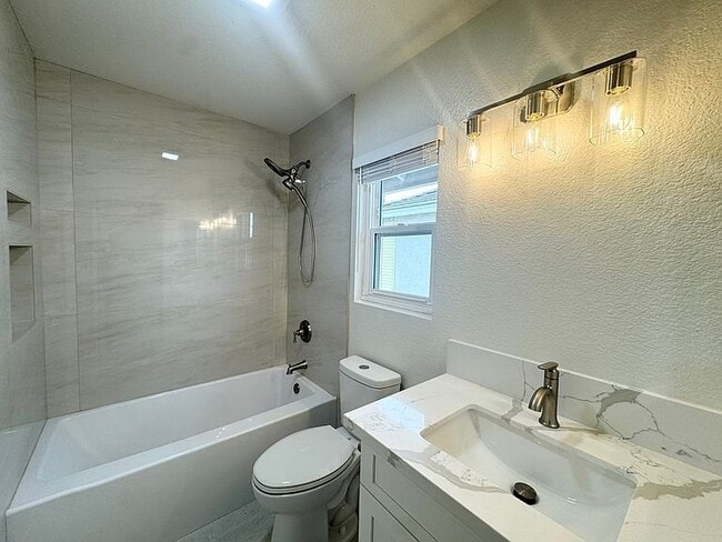 Building Photo - 3413 Caseras Dr