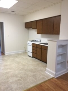 kitchen - 3035 St Paul St