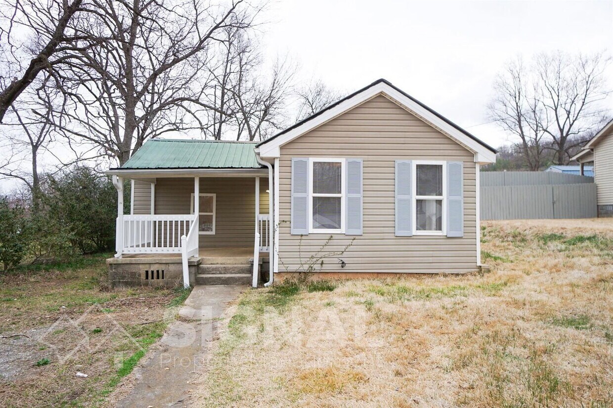 Foto principal - 8432 Lawley Ave
