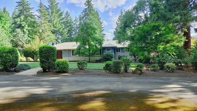 Building Photo - Wonderful 4 Bedroom 3 Bath Home That Sits ...