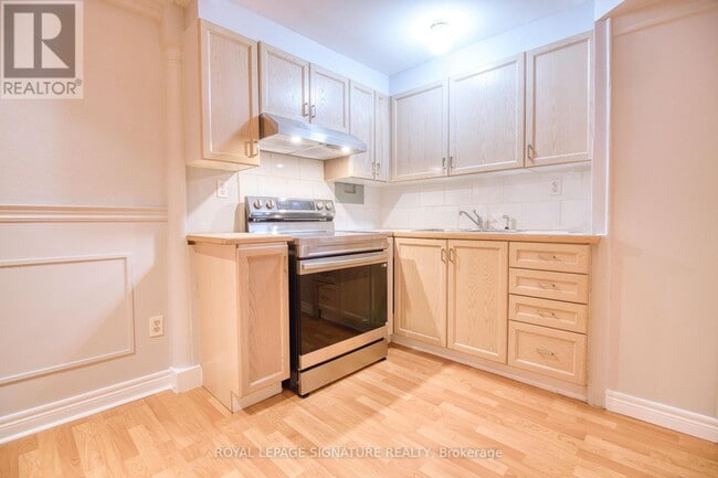 Building Photo - 7299 Sandhurst Dr