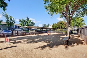 Building Photo - The Henley